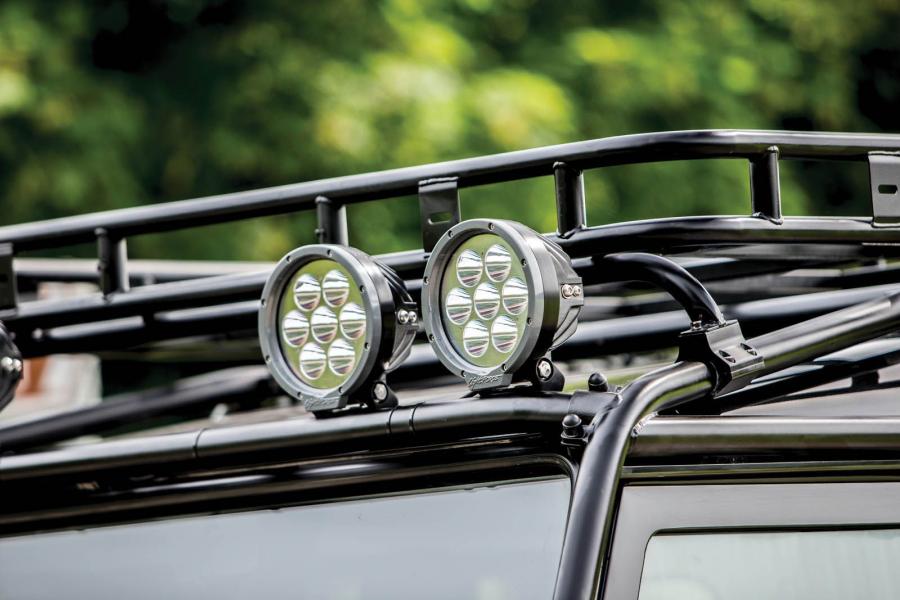 Детали экстерьера Land Rover Defender 110 James Bond Villain 2017 года  (фото 11 из 21)